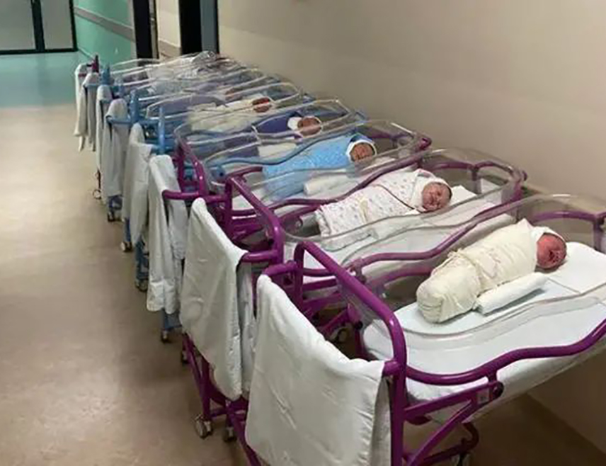 БИЈЕЉИНА, 13. ФЕБРУАРА /СРНА/ - У Републици Српској у протекла 24 часа рођено је 28 беба, и то 15 дјевојчица и 13 дјечака, потврђено је Срни у породилиштима.