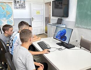 УРУЧЕНА РАЧУНАРСКА ОПРЕМА, ДОНАЦИЈА КАБИНЕТА ПРЕДСЈЕДНИКА СРПСКЕ