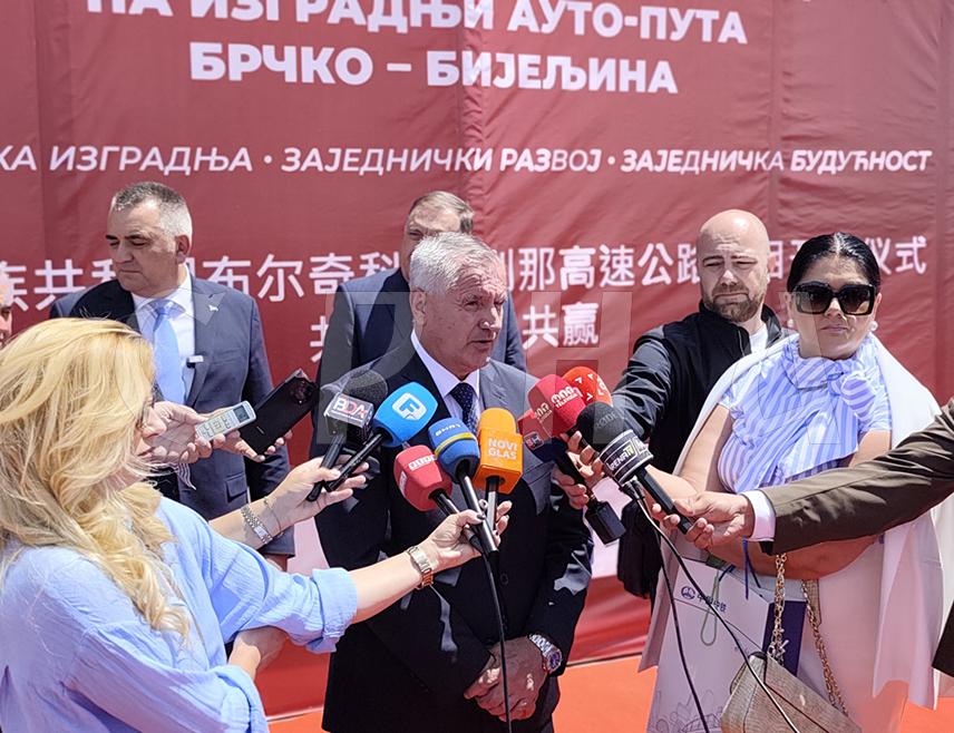 БИЈЕЉИНА, 12. ЈУНА /СРНА/ - Република Српска има намјеру да се повеже на Јадранско-јонску магистралу, чијих би 55 километара требало да прође кроз Српску у Херцеговини, изјавио је вршилац дужности директора "Аутопутева Српске" Радован Вишковић.