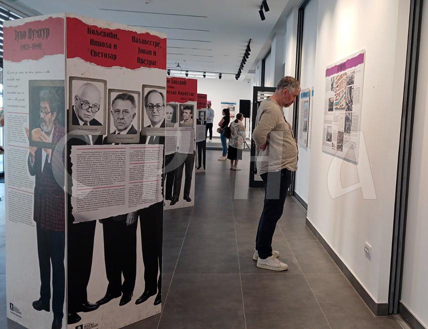 ИСТОЧНА ИЛИЏА, 12. ЈУНА /СРНА/ - У Галерији "Жарко Видовић" у Источној Илиџи вечерас је отворена изложба "Иво Андрић и Сарајево" аутора Борјана Митровића, која је посвећена нобеловцу, с посебним освртом на његов однос према Сарајеву, граду који је оставио значајан траг у његовој биографији и књижевном опусу.
