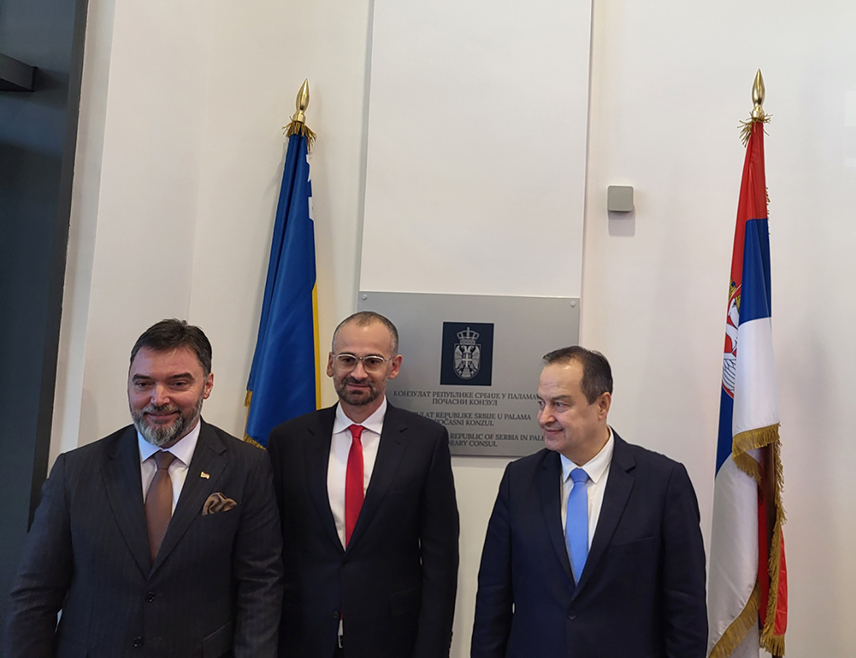ПАЛЕ, 8. ДЕЦЕМБРА /СРНА/ - На Палама је данас отворен Конзулат Србије, што је треће конзуларно одјељење у Републици Српској.