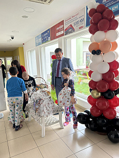 Република Српска - Влада- обезбјеђени пакетићи за дјецу у Родитељској кући "Искра"