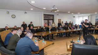 Прњавор - састанак - Томаш са  са радницима предузећа "Вели"