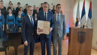 Прњавор - предсједнику Српске уручена Повеља почасног грађанина