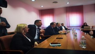 Мостар - састанак представника ХДЗ-а БиХ и блока странака које предводи СДП БиХ