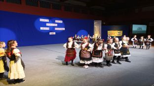 Нови Град - смотра дјечијег фолклора "Весели корачићи" 