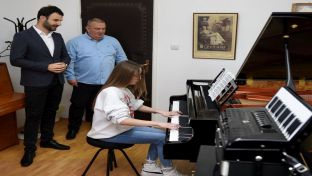 Приједор - Јавор посјетио  Музичку школу "Саво Балабан"