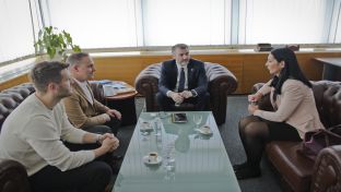 Сарајево - Форто, "Е-комерц" - састанак