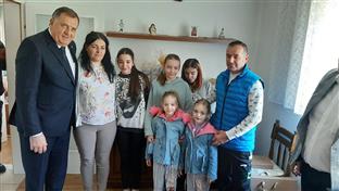 Фоча - посјета Додика осмочланој породици Бадњар