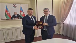 Баку - Нешић, Хусејнов