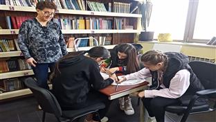 Милићи - основци шарали јаја и бојили бојанке