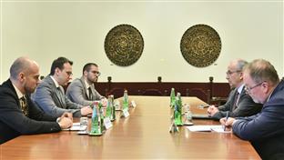 Београд - Петковић, Давенпорт - састанак