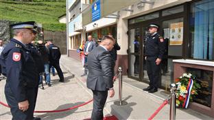 Зворник - Спасојевић - полагање вијенца на мјесто убиства полицајца