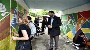 Приједор - Јавор обишао ученике који исцртају мурале