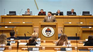 Бањалука - Народна скупштина - Стевандић и потпредсједници угостили ученике из Приједора