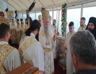 Подгорица - архијерејска литургија у манастиру Острог - митрополит црногорско-приморски Јоаникије