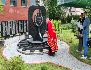 Добој - крсна слава -  "Жељезнице" - парастос код спомен-обиљежја