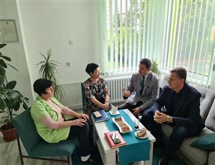 Пале - Хуговић, Короман - васпитно-образовна установа - посјета 