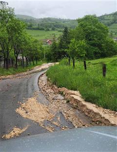 Мркоњић Град - оштећена путна инфраструктура