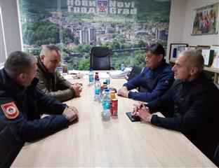 Нови Град - Минић, Дрљача - састанак