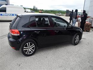 Добој - полиција - одузет новац, кокаин и путнички аутомобил