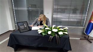 Бањалука - Цвијановићева се уписала у књигу жалости у Генералном конзулату Србије