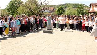 Модрича - модрички основци прислужили свијеће