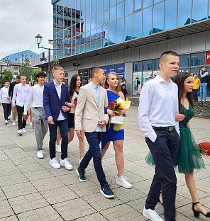 Република Српска - Пале - дефиле малих матураната