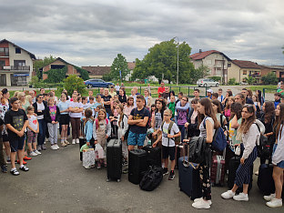 Република Српска - Србија - дјеца из Косовске Каменице  допутовала у Градишку