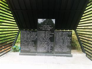 Република Српска - Хан Пјесак -  спомен-обиљежје код Жепе