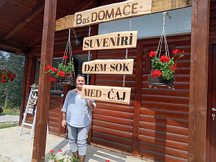 Република Српска - Хан Пијесак - сувенирницa "Баш домаће" - репортажа