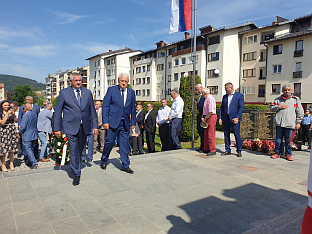 Република Српска -Пале - Централни споменик - полагање вијенаца