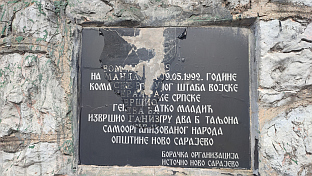 Република Српска - Источно Сарајево – Оскрнављена  спомен-плоча