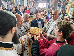 Република Српска - Хан Пијесак - ломљење славског колача