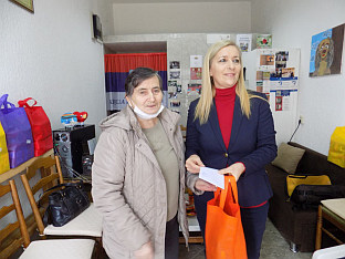 Република Српска - Братунац - поклони за 11 породица у сусрет Божићу