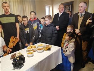 Црна Гора - Српски национални савјет -божићни дарови за дјецу 