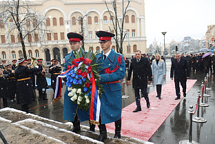 Република Српска - Бањалука - Трг палих бораца НОР-а - полагање вијенаца