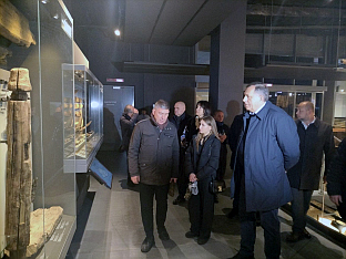 Република Српска - Русија - Додик - Музеј археолошког дрвета