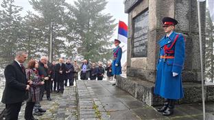 Република Српска - Добој - сјећање - положене руже