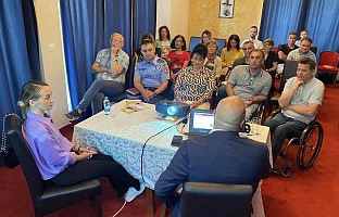 Република Српска - Бијељина -  Удружење "Колоси" - округли сто