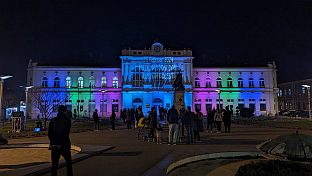 Република Српска - Бијељина - здравље - зграда Градске управе освијетљена бојама