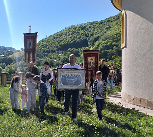 Република Српска - Милићи - празник Цвијети - поклон икона породици Мимић