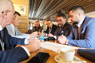 Јахорина - Кошарац, Митровић - састанак