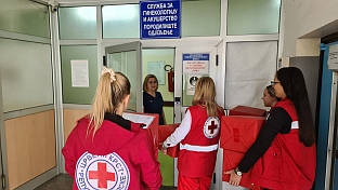 Република Српска - Добој - Црвени крст - уручени пакети за породилишта