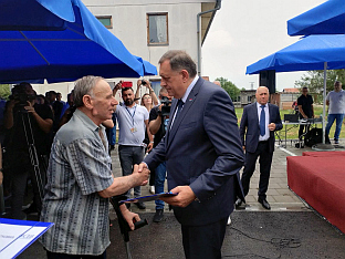 Република Српска - Бијељина- стамбено збрињавање  - Додик