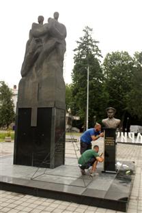 Република Српска - Модрича - спомен-биста генерала Новице Симића