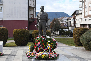 Република Српска - Пале - полагање вијенаца на споменику Срђану Кнежевићу