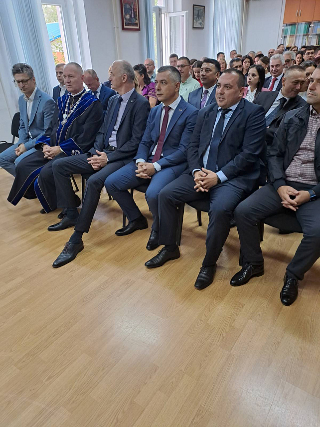 БАЊАЛУКА, 10. ОКТОБРА /СРНА/ - Пољопривредни факултет Универзитета у Бањалуци један је од најактивнијих чланова Универзитета када је ријеч о пројектним активностима и аплицирању према међународним финансијерима, прије свега Европској комисији, изјавио је данас ректор овог универзитета Радослав Гајанин.