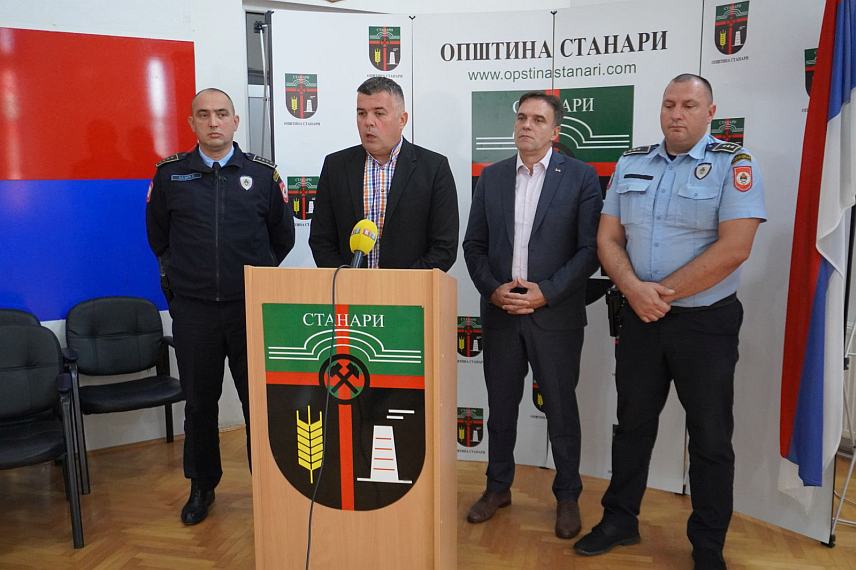 СТАНАРИ, 10. ОКТОБРА /СРНА/ - На подручју општине Станари почиње реализација пројекта система видео-надзора, вриједног око 90.000 КМ, који предвиђа постављање 15 камера с циљем унапређења безбједности, закључено је на данашњем састанку начелника општине Радојице Ћелића и начелника Полицијске управе Добој Слободана Радинковића.