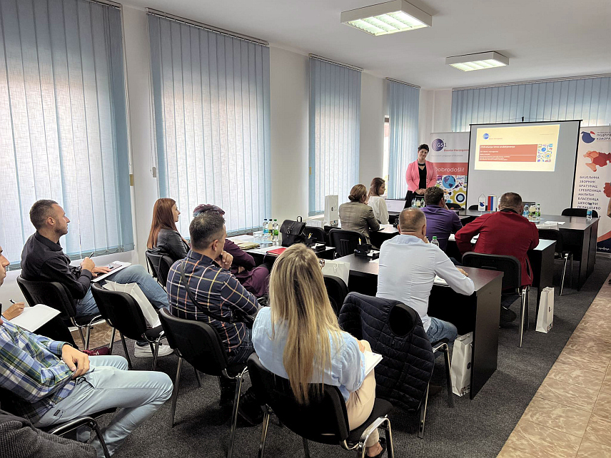 БИЈЕЉИНА, 10. ОКТОБРА /СРНА/ - У Подручној привредној комори Бијељина данас је одржан семинар о кориштењу стандарда ГС1 за идентификацију, електронску размјену података и унапређење пословних процеса, саопштено је из Коморе.